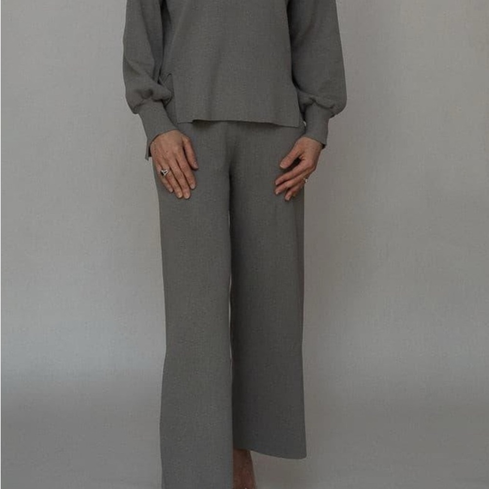 Women’s 2 Piece Knit Lounge Set- NWOT - Picture 2 of 6